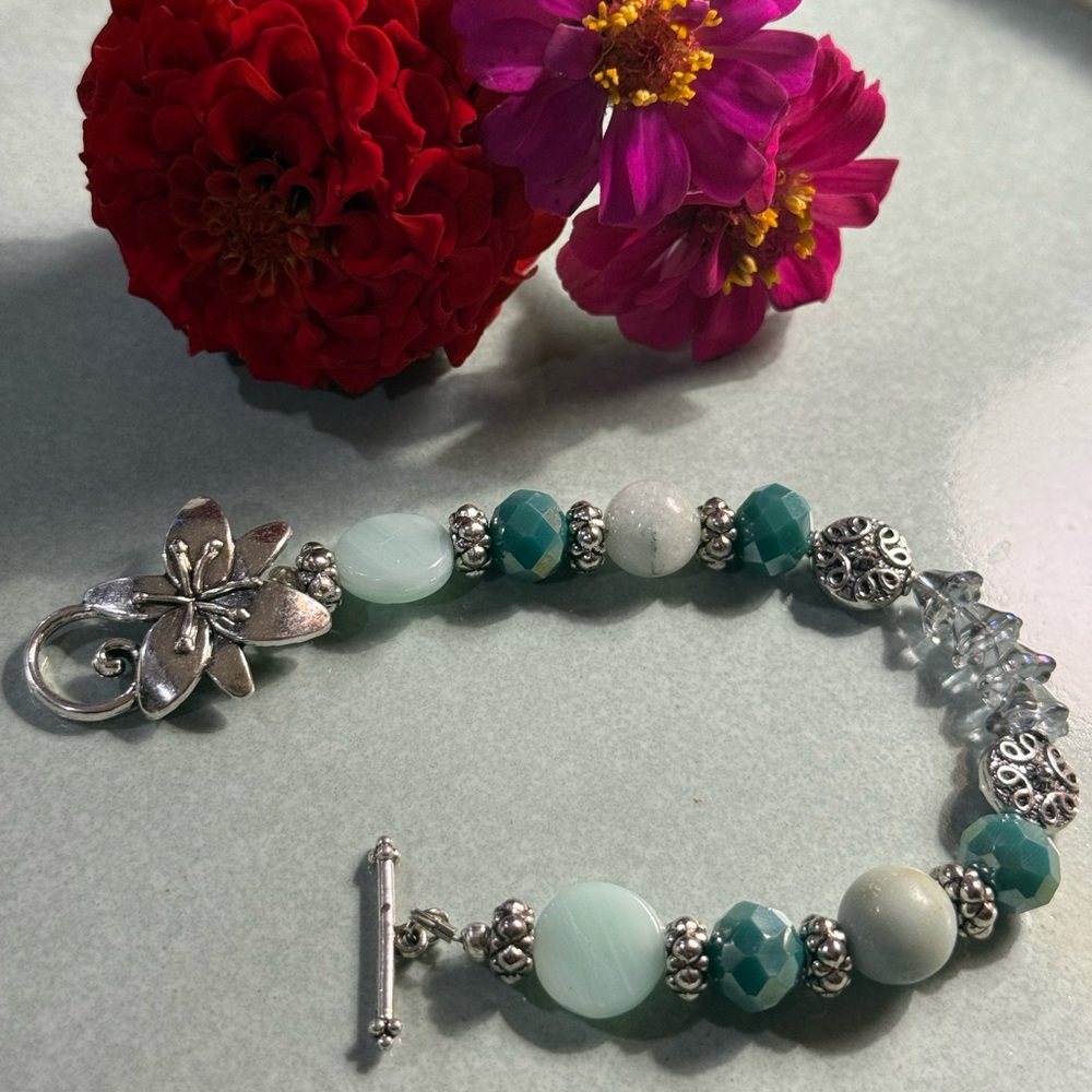 Handmade bracelet stone and glass beads.